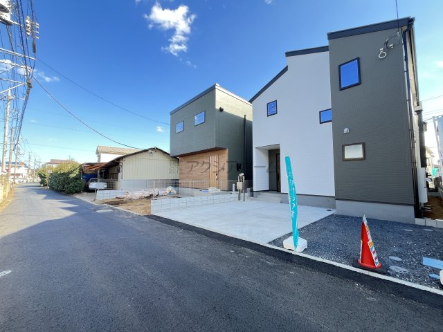 狭山市東三ツ木・全3棟　新築一戸建　3号棟　～WIC付き～の前面道路含む現地写真