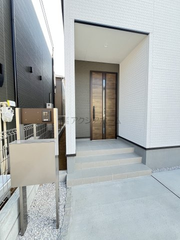 狭山市東三ツ木・全3棟　新築一戸建　3号棟　～WIC付き～の玄関