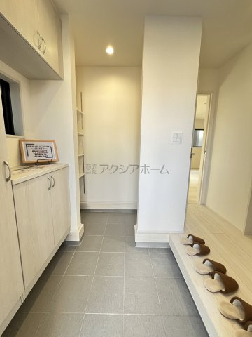 狭山市東三ツ木・全3棟　新築一戸建　3号棟　～WIC付き～の玄関