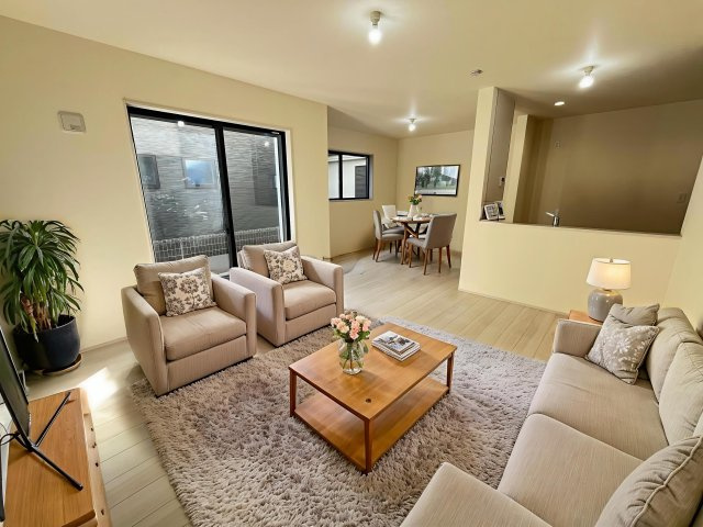 狭山市東三ツ木・全3棟　新築一戸建　3号棟　～WIC付き～の内装|様々なインテリアに馴染むシンプルな内装です。（家具はCG画像での表示になります）