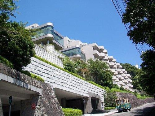 ドメーヌ熱海伊豆山の外観|前面道路含む現地写真