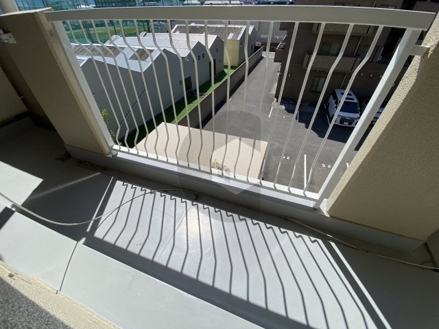 東大阪市御厨栄町３丁目の賃貸マンションのバルコニー