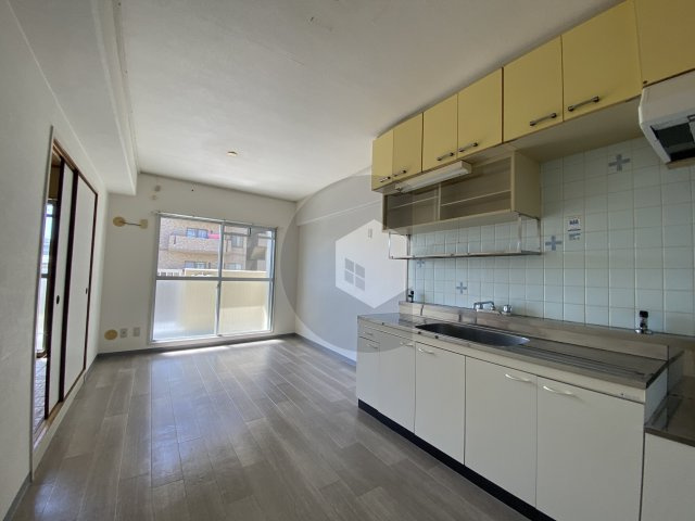 東大阪市御厨栄町３丁目の賃貸マンションの居間・リビング