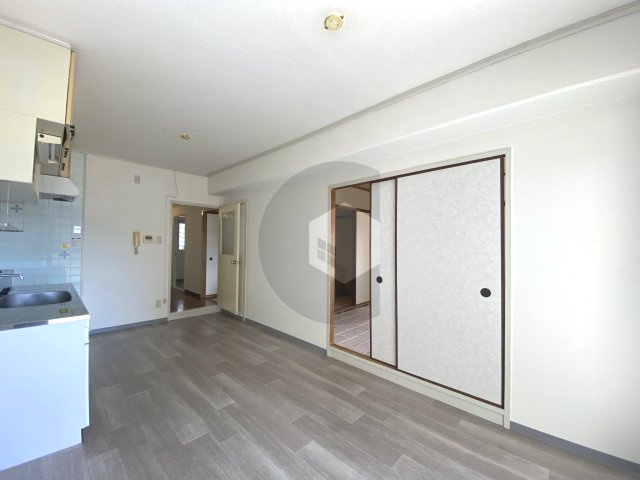 東大阪市御厨栄町３丁目の賃貸マンションの居間・リビング