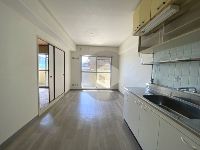 東大阪市御厨栄町３丁目の賃貸マンションの居間・リビング