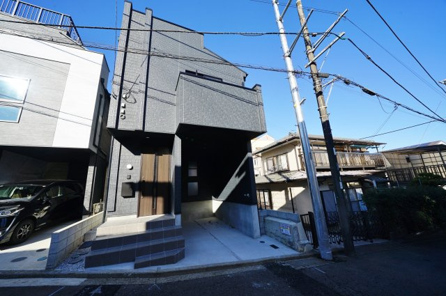 【横浜市保土ケ谷区星川1丁目22-26新築戸建て】★仲介手数料無料★（星川学校・岩崎中学校）の外観