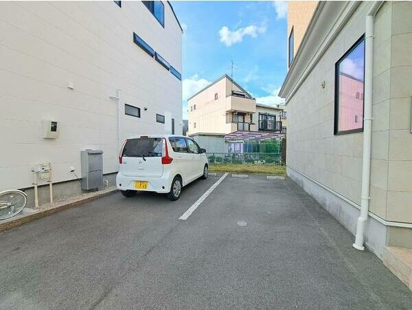 CENT FORCE HAKUUNの駐車場