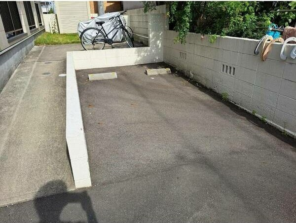 CENT FORCE HAKUUNの駐車場