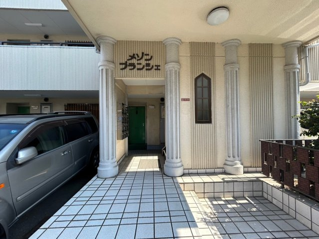 メゾンブランシェのエントランス