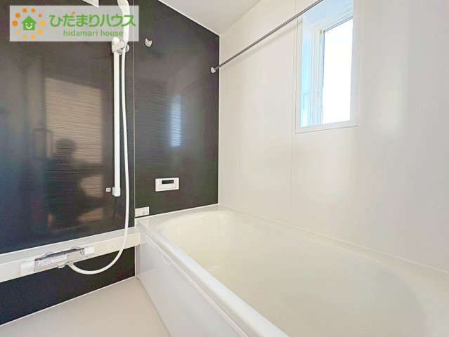 ひたちなか市磯崎町第3　新築戸建　2号棟の浴室|"何歳まで一緒に入ってくれるだろうか・・・。
広いお風呂は、お子様と一緒に入るバスタイムがより楽しくなります。"