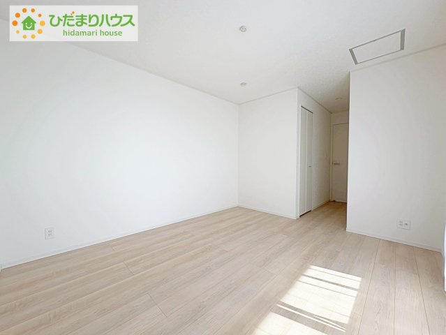 ひたちなか市磯崎町第3　新築戸建　2号棟の寝室|広めの主寝室は、ベッドの他にもパソコンデスクやドレッサーなども置けちゃいます(*^-^*)