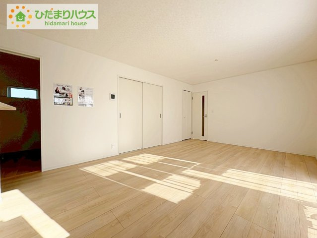 ひたちなか市磯崎町第3　新築戸建　2号棟の居間・リビング|早くお仕事を終わらせて、家に帰りたくなるようなリビングです(^^♪