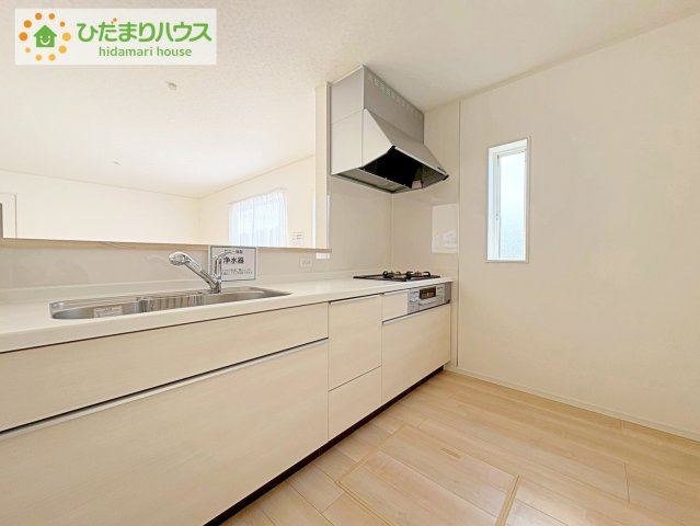 ひたちなか市磯崎町第3　新築戸建　2号棟のキッチン|LDKと一体の空間を演出してくれる、オープンキッチン!(^^)!