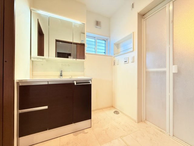 【オール電化】結城市大字結城中古戸建の独立洗面台