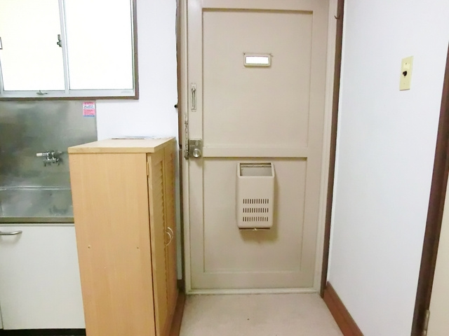 村上マンションの玄関|下駄箱付の玄関です♪