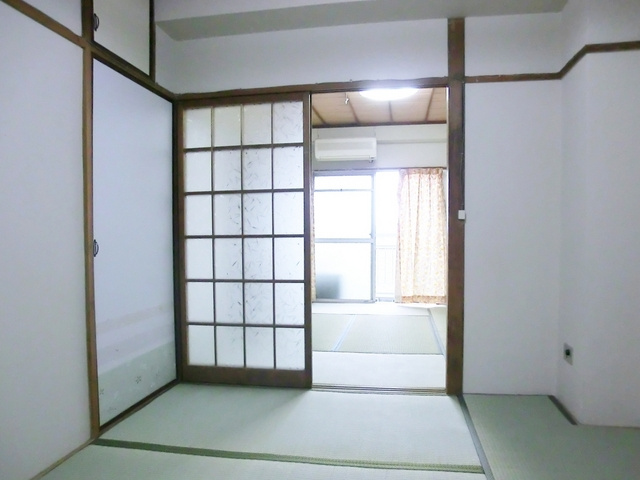村上マンションの居間・リビング|きれいな室内です