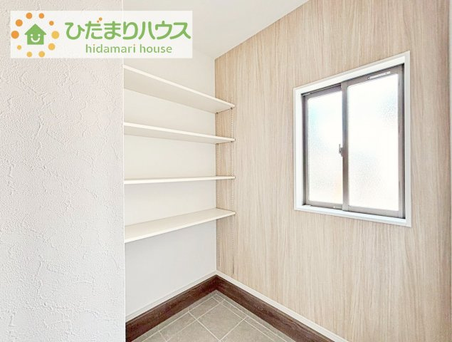 【収納】 | 牛久市牛久町7期　新築戸建　1号棟 | シューズクロークは、レインコートやベビーカー、ゴルフバッグなど大きな荷物を置けるので、
いつでも玄関を綺麗に保てます(*^-^*)
