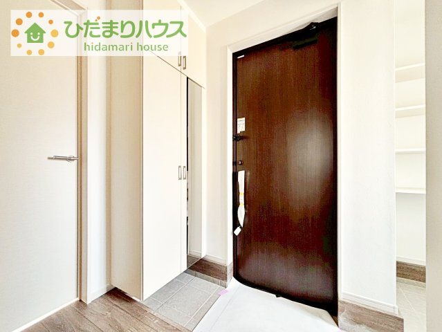 【玄関】 | 牛久市牛久町7期　新築戸建　1号棟 | スニーカーマニアも納得の天井まであるシューズボックス!(^^)!