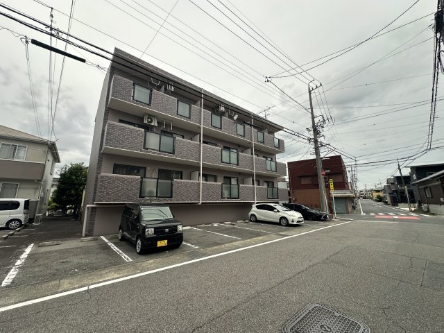 DYNASTY豊田新館の駐車場