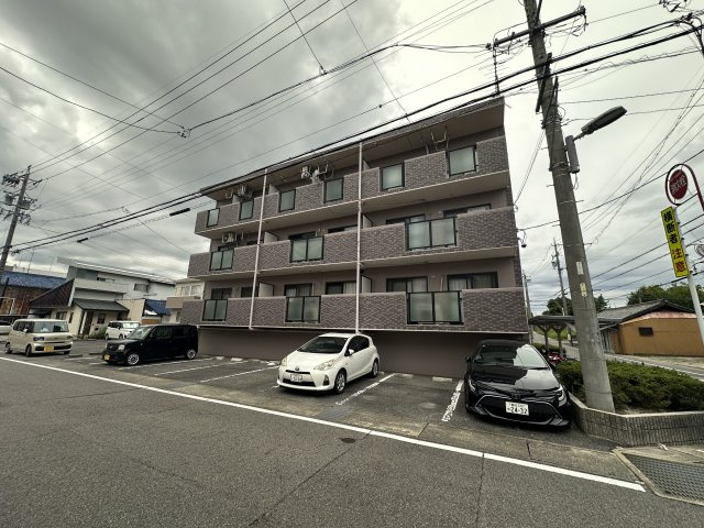 DYNASTY豊田新館の駐車場