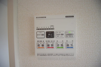 【冷暖房・空調設備】 | 【仲介手数料無料！！】府中市四谷4丁目　新築戸建て（全14棟）5号棟　4830万円 | 浴室暖房・乾燥・換気・涼風