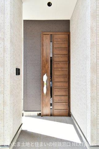 北本市中丸２丁目　全１棟の玄関|『物件を今日見てみたい』といった当日のご案内、同条件などの物件、他社様掲載物件もご紹介可能！一日でまとめて内覧したい方、ぜひ当社までお問い合わせ下さい。スタッフ一同皆様のご連絡お待ちしております！