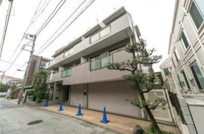 【外観】 | アーバンコート北新宿 | 鉄筋コンクリート造のがっちりとした建物。