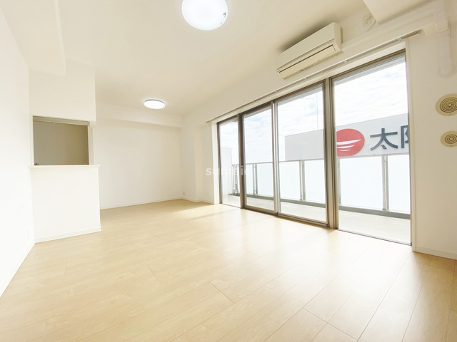 ドゥーエ大宮の居間・リビング|南向き14帖超のLDK☆