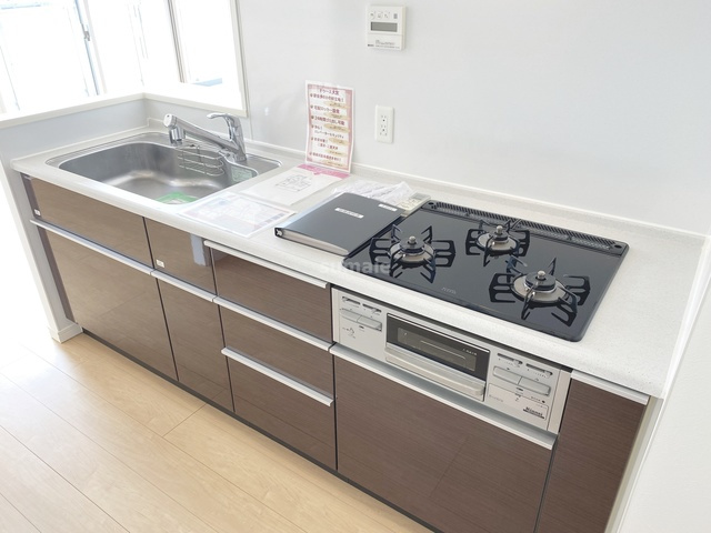 ドゥーエ大宮のキッチン|グリル付き3口コンロで料理も楽しく☆