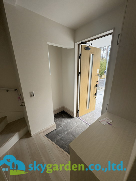 茅ヶ崎市円蔵3期　新築戸建　全2棟2号棟の玄関