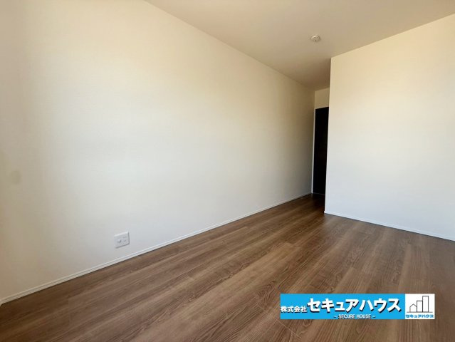 【今からご案内可能】刈谷市今川町山ノ端 全3棟の洋室|家族一人ひとりの大切なプライベート空間。趣味に合わせて使って頂けるようシンプルに仕上げてあります。暮らし心地を大きく左右する収納を、適材適所に配置し使い勝手を考慮しました。　