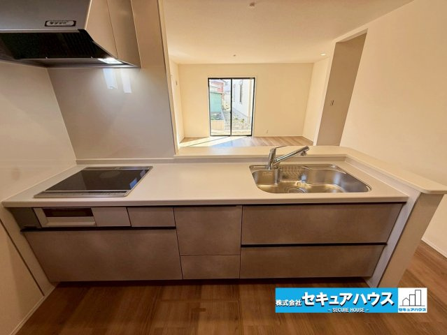 【今からご案内可能】刈谷市今川町山ノ端 全3棟のキッチン|事前予約にて現地ご見学いただけます！お気軽にお問い合わせください♪
■株式会社　セキュアハウス■
住宅ローンに強く、知識、経験豊富なスタッフ在籍
お客様に寄り添い、ご成約後もサポート致します。