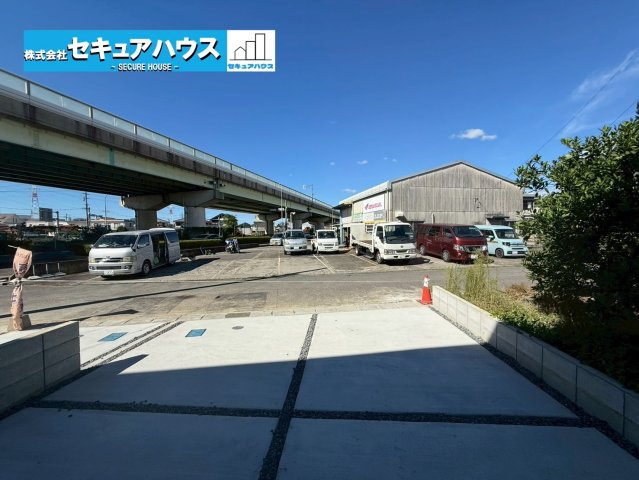 【今からご案内可能】刈谷市今川町山ノ端 全3棟の前面道路含む現地写真|事前予約にて現地ご見学いただけます！お気軽にお問い合わせください♪
■株式会社　セキュアハウス■
住宅ローンに強く、知識、経験豊富なスタッフ在籍
お客様に寄り添い、ご成約後もサポート致します。