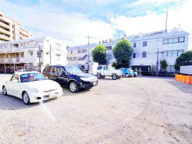 クレール国分寺の駐車場