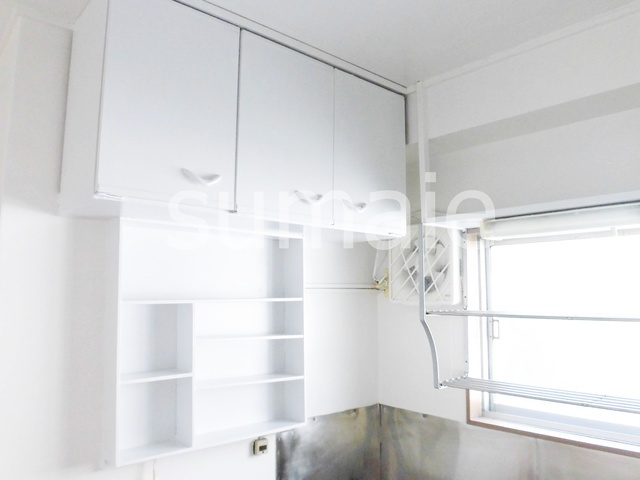 村上マンションのキッチン|キッチン上部の収納棚です！