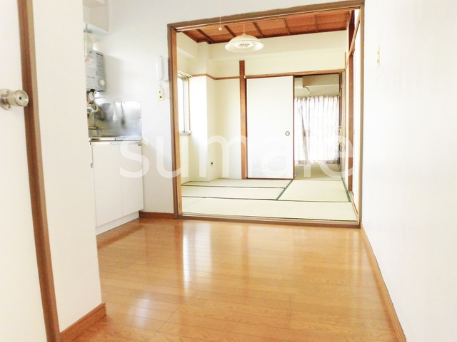 村上マンションの居間・リビング|明るいリビングです！