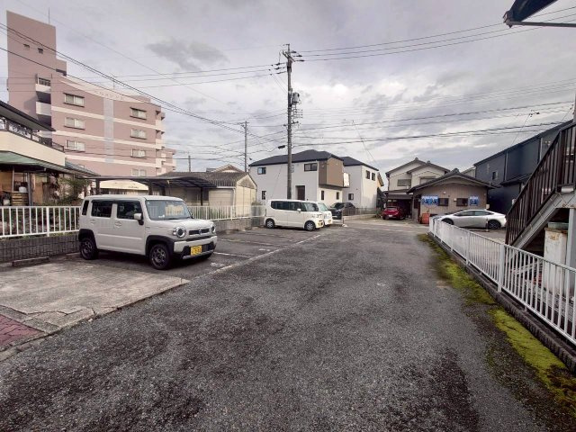 シャンブルすえのの駐車場