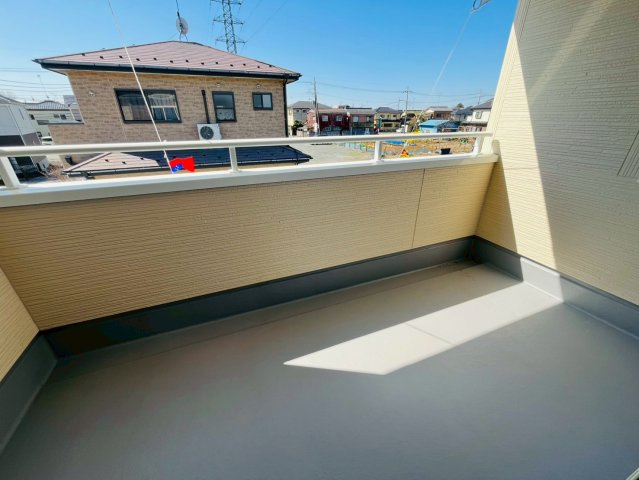 【Livele Garden】　下都賀郡野木町潤島　第２　全2邸のバルコニー|〇２号棟　バルコニー〇
広々インナーバルコニー！屋根付きのインナーバルコニーなら、急な雨でも安心です♪
2026年3月撮影