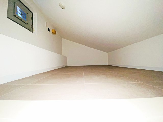 カサベラセントラルプラザ長田の収納|屋根裏収納