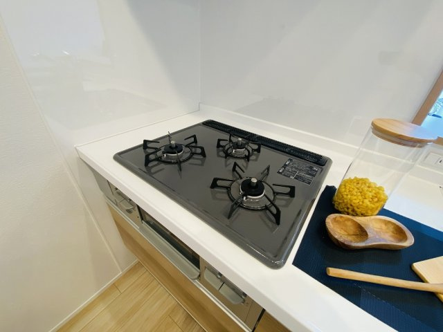 カサベラセントラルプラザ長田のキッチン|三口コンロ