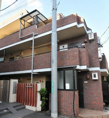 【外観】 | 桜山ハイツ | 鉄筋コンクリート造のがっちりとした建物。