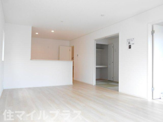 【居間・リビング】 | 二本松市竹田2丁目新築一戸建て5棟 | ゆったり過ごせるリビングです