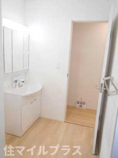 【独立洗面台】 | 二本松市竹田2丁目新築一戸建て5棟 | 独立洗面台、小物を置くことができて便利です