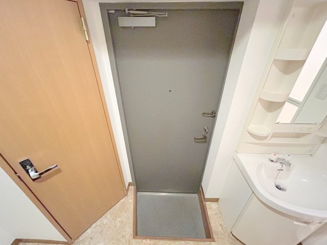 アレグレア桜の玄関