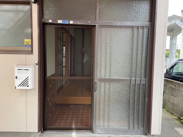 唐津市菜畑のアパートの玄関
