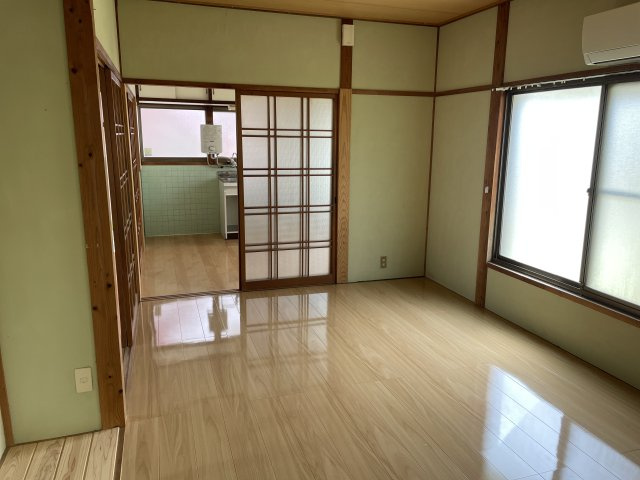 唐津市菜畑のアパートの居間・リビング