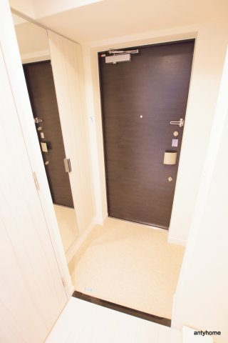 プレサンス大手前ピリオド　仲介手数料無料の玄関