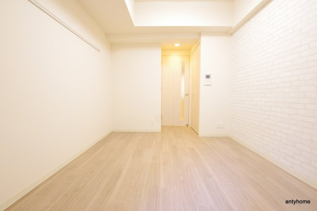 プレサンス大手前ピリオド　仲介手数料無料の居間・リビング