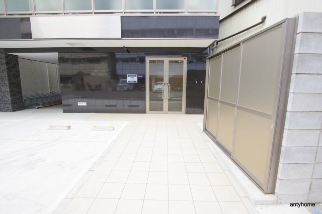 UMEDA ISLAND RESIDENCE　仲介手数料無料のエントランス