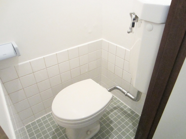 村上マンションのトイレ|嬉しい風呂トイレ別です。